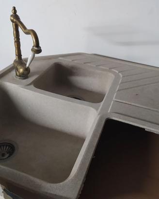 Lavello e piano cottura a gas