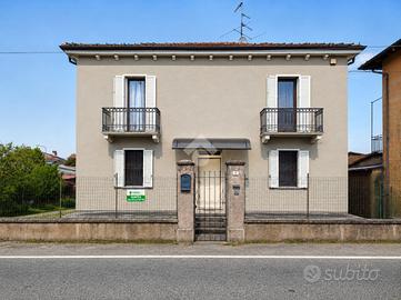 VILLA SINGOLA A ROVASENDA