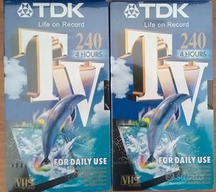 Due videocassette nuove TDK da 240 minuti