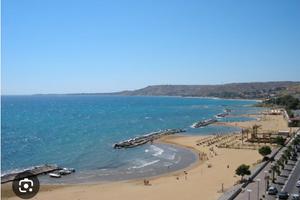 4+2pl in centro a pochi passi dal mare