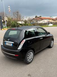 Lancia Ypsilon 1.3 mjt 75 cv versus