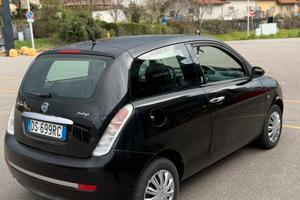 Lancia Ypsilon 1.3 mjt 75 cv versus