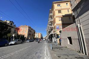 Negozio Portici [1614LocCommGaribaldiACG]