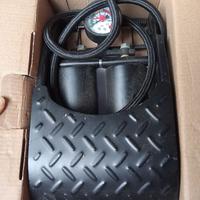 Pompa ad aria a pedale