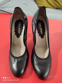 Scarpe décolleté con tacco in pelle nere numero 39