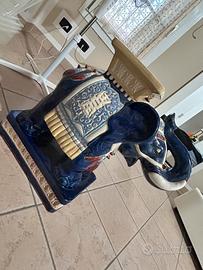 Sgabello in ceramica smaltata a forma di elefante