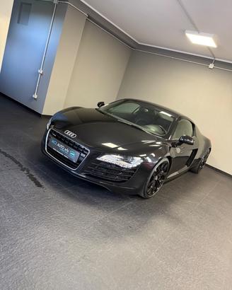 Audi R8 4.2 V8 FSI quattro R tronic