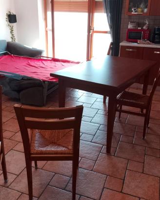 Tavolo con 6 sedie tinta ciliegio