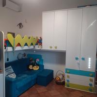 Cameretta con letto a soppalco