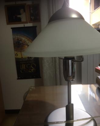 Una lampada da tavolo