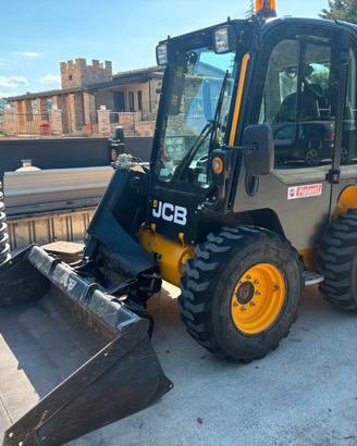 JCB 270 – MINIPALA GOMMATA CABINATA