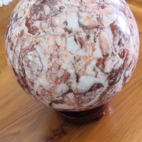 Sfera minerale giada rossa