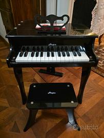 Pianoforte a coda nero, marca HAPE