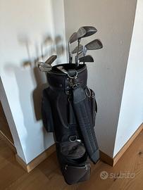 Sacca da golf con ferri e legni