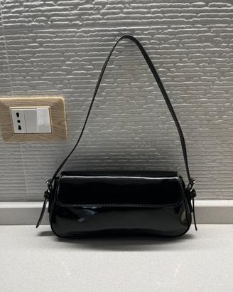 Borsa a spalla nera lucida nuova mai usata