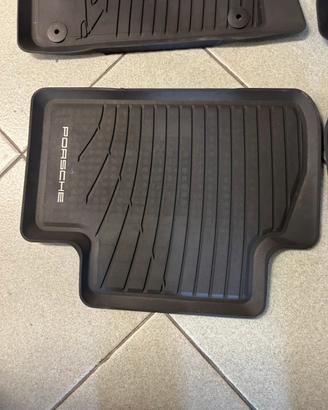 Tappetini in gomma per Porsche Macan