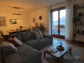 Ampio quadrilocale con balcone sul lago - Abbadia