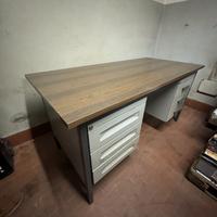 Scrivania da ufficio con doppia cassettiera – 150