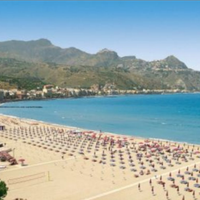 Giardini Naxos 150 mt. dal mare luglio/Agosto