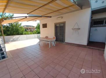 Trilocale con terrazza a 200mt dal mare