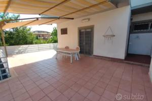 Trilocale con terrazza a 200mt dal mare