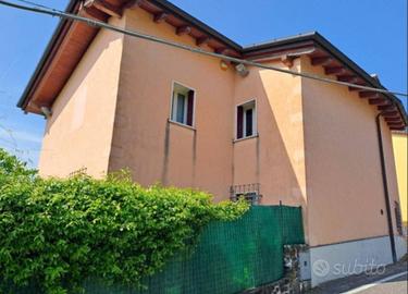 Villa di 317 m² con più di 5 locali e box auto dop