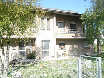 Appartamento in villa bifamiliare con lavanderia