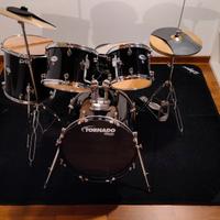 Batteria Mapex Tornado Jazz 18'' ben tenuta