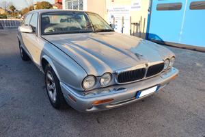 Ricambi usati Jaguar XJ8 4.0 benzina del 2000
