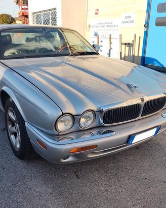 Ricambi usati Jaguar XJ8 4.0 benzina del 2000