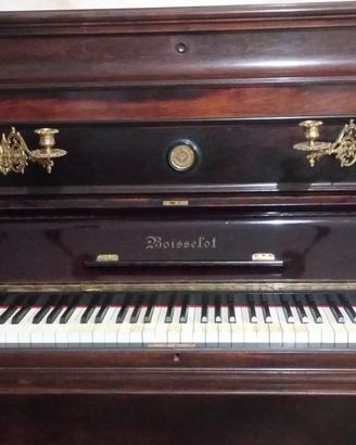 pianoforte verticale antico Boisselot 