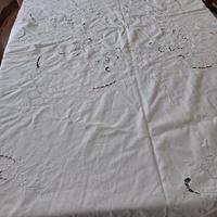 Tovaglia rotonda vintage con ricami a intaglio