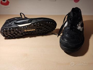 Scarpe da calcio e parastinchi
