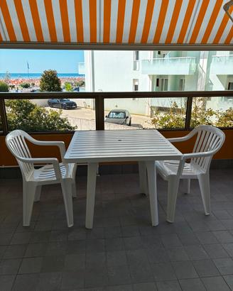 Tavolo con 2 sedie