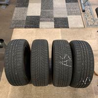 Gomme invernali con cerchi Goodride/Momo 16