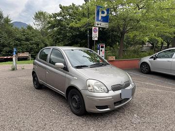 Toyota Yaris 1.0i 16V allestimento SOL