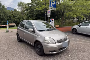 Toyota Yaris 1.0i 16V allestimento SOL