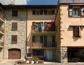 CASA INDIPENDENTE A CAMERATA CORNELLO