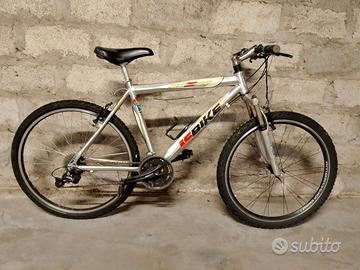 2 BICICLETTE MOUNTAIN BIKE RUOTE DA 26 POLLICI 