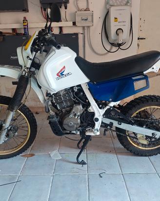Honda dominator 650 pers. + motore 28k km 