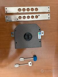 Serratura porta mottura