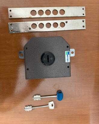 Serratura porta mottura