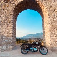 Bonneville T-100