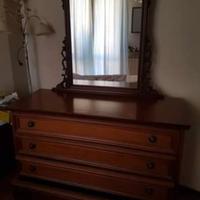 Comò in legno noce