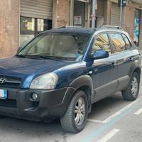 ….TRATTABILE…  HYUNDAI TUCSON  CRDI 16v 4WD
