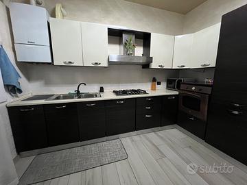CUCINA con forno e piano in cottura Gas