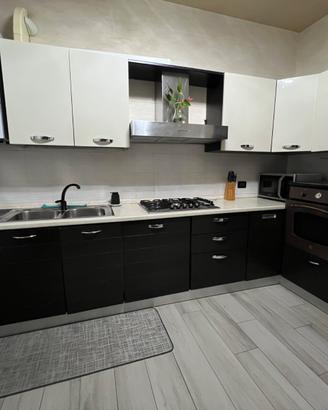 CUCINA con forno e piano in cottura Gas
