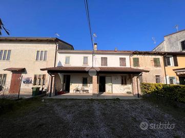 CASA DI CORTE A CERESARA