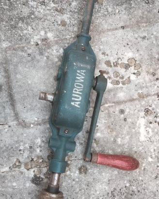 Trapano a petto manuale