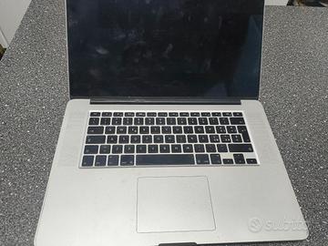 Apple MacBook Pro 15,4", i7,  8gb, 256gb